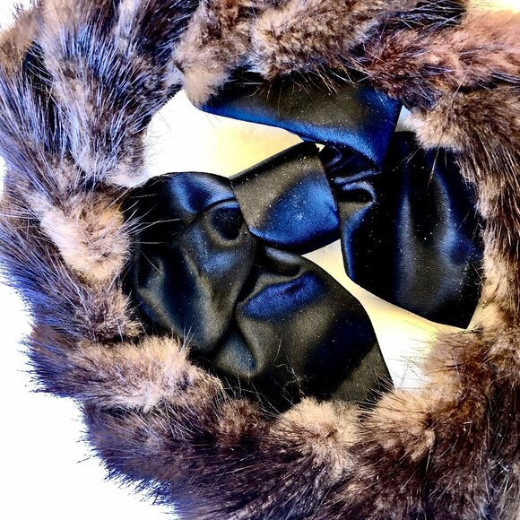 Vintage 1950's Brown Mink Capulet Style Hat with Black Center Bow - Picture 7 of 11